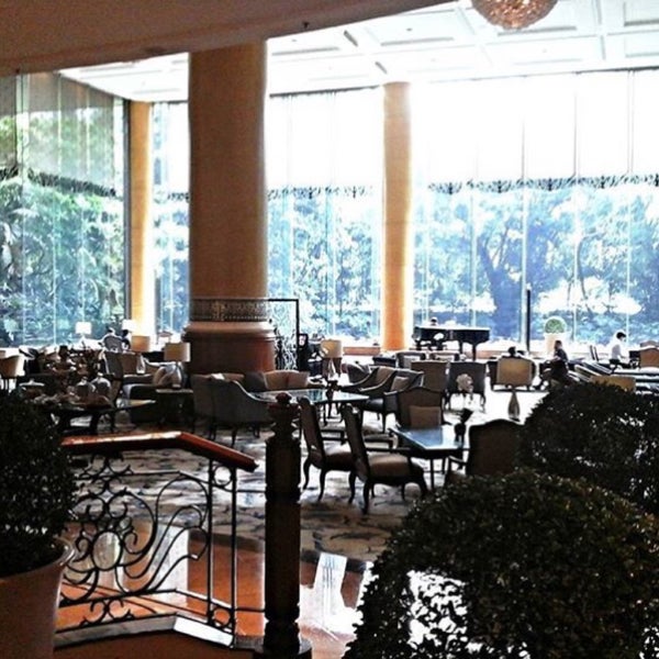 8/1/2016 tarihinde Marykarl-Novemb D.ziyaretçi tarafından Lobby Lounge at Makati Shangri-La'de çekilen fotoğraf