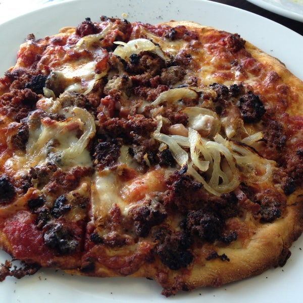 Das Foto wurde bei Pizza of Venice von Rick H. am 7/15/2013 aufgenommen
