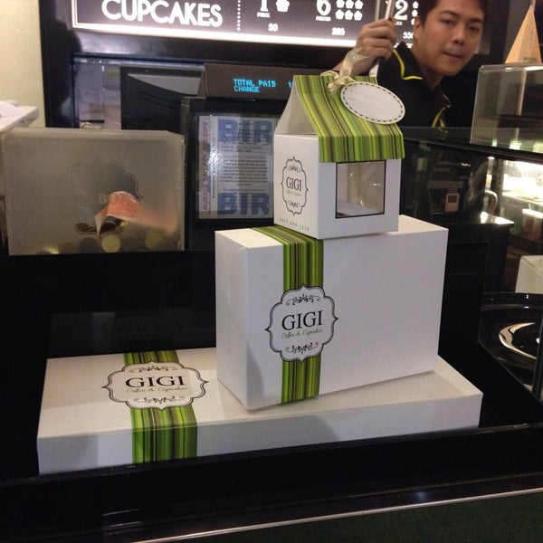 Foto diambil di GIGI Coffee &amp; Cupcakes oleh LIONEL S. pada 1/30/2015