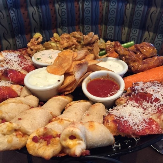 Boston's Restaurant & Sports Bar Pizza Place