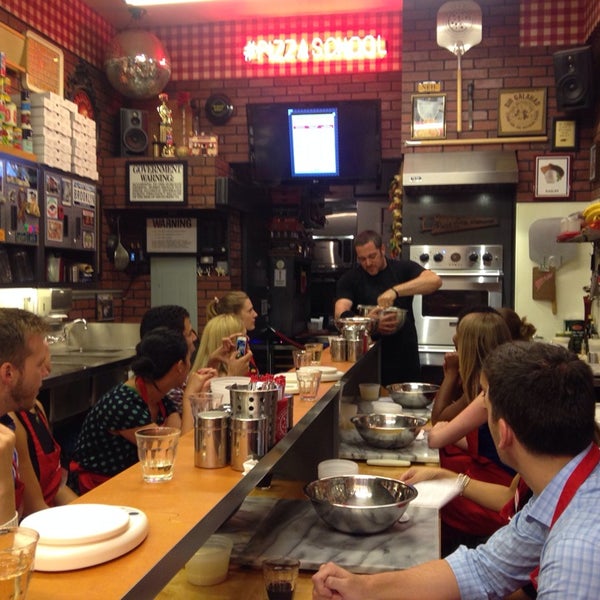 8/18/2014 tarihinde Abby T.ziyaretçi tarafından Pizza School NYC'de çekilen fotoğraf