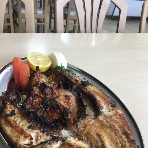 Снимок сделан в Nahrain Fish &amp; Chicken Grill пользователем Aziz A. 2/27/2017