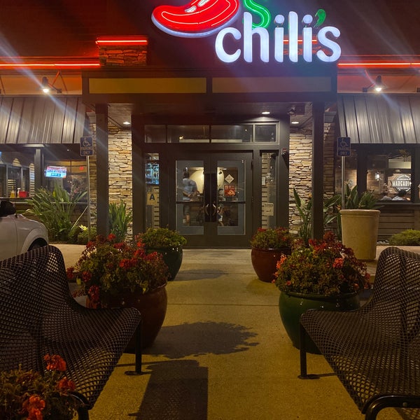 Photo taken at Chili&#39;s Grill &amp; Bar by Aziz A. on 5/27/2021