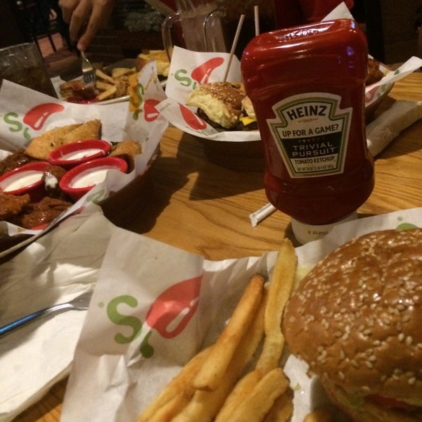 Photo taken at Chili&#39;s Grill &amp; Bar by Aziz A. on 7/4/2014