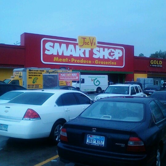 Foto tomada en Joe V&#39;s Smart Shop  por Robert B. el 1/5/2013