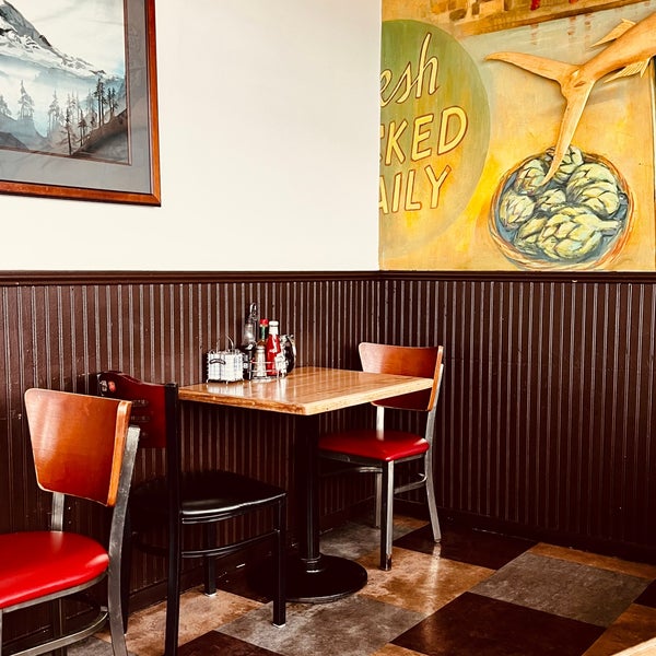 Foto tomada en Lowell&#39;s Restaurant  por Jonathan L. el 8/18/2023