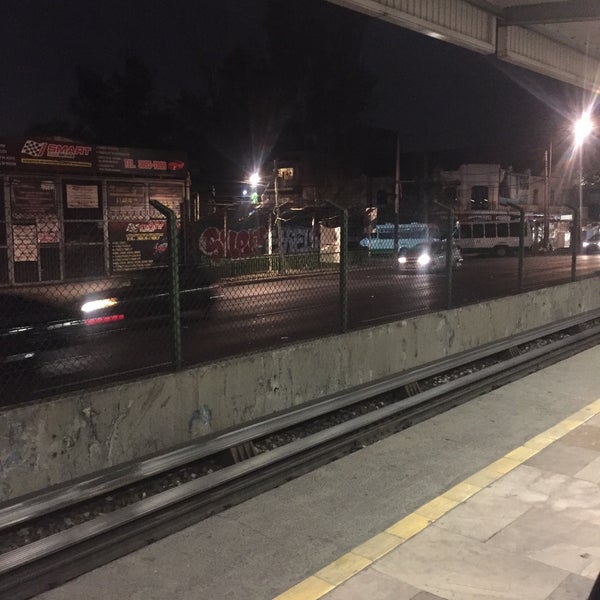 Fotos en Metro Xola Estación de metro en Benito Juárez