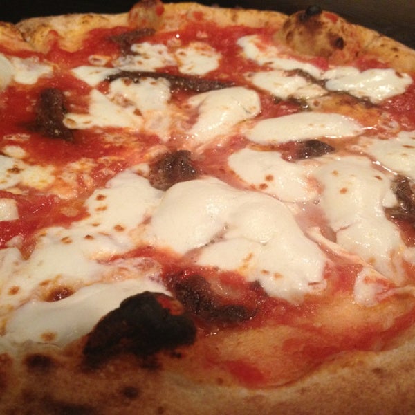 Foto diambil di Pizza CS oleh Neville E. pada 1/11/2013