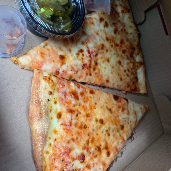 Armand's Chicago Pizzeria Central Rockville 15 tips from 372 visitors