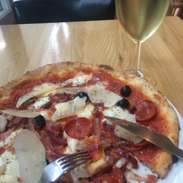 8/21/2018 tarihinde Colette B.ziyaretçi tarafından Nenno Pizza'de çekilen fotoğraf