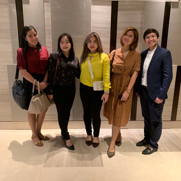 Foto scattata a New World Makati Hotel da Trace S. il 10/24/2019