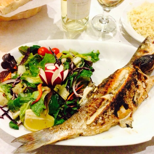 Das Foto wurde bei Sahara Restaurant von Eva am 1/12/2014 aufgenommen