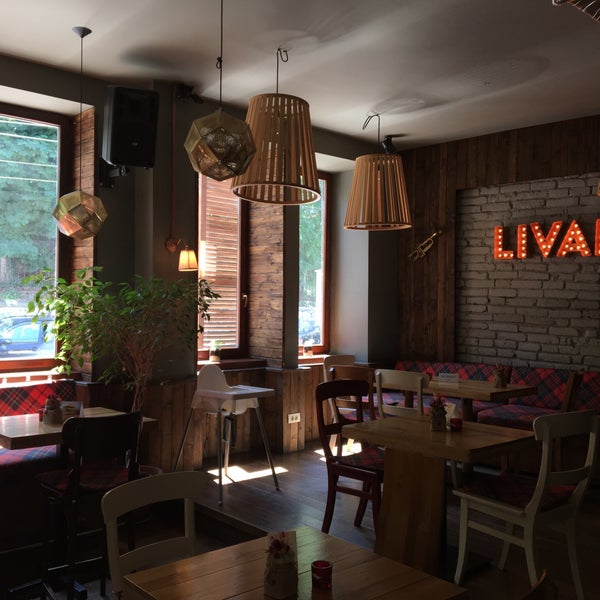 6/3/2017 tarihinde Cristina D.ziyaretçi tarafından LIVADA - Restaurant &amp; Music Lounge'de çekilen fotoğraf
