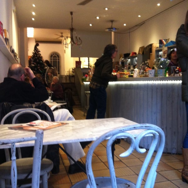 รูปภาพถ่ายที่ El Cafè de la Mirta โดย Maria B. เมื่อ 12/22/2012