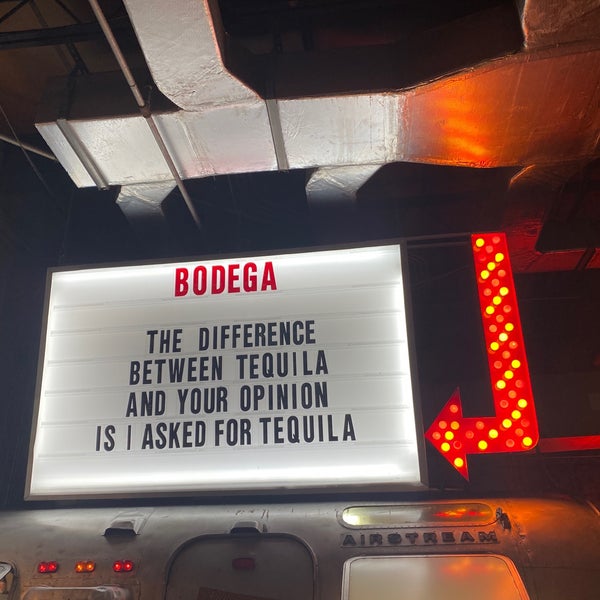 Das Foto wurde bei Bodega Taqueria y Tequila von Kerry 🐶 F. am 9/18/2021 aufgenommen