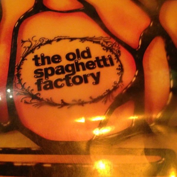 รูปภาพถ่ายที่ The Old Spaghetti Factory โดย Ali R. เมื่อ 2/18/2013