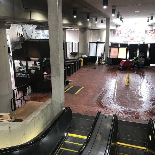 Das Foto wurde bei Takoma Metro Station von Dante am 2/1/2018 aufgenommen