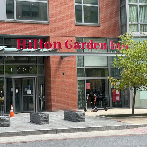 Photo taken at Hilton Garden Inn by Dante on 4/25/2021