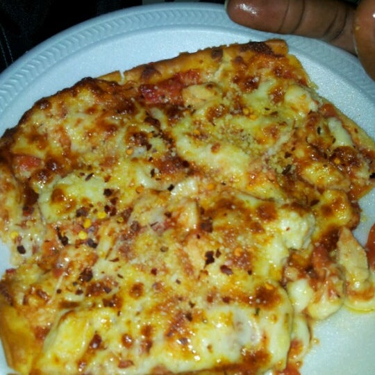 Das Foto wurde bei Nancy&#39;s Chicago Pizza von Martell G. am 9/15/2012 aufgenommen