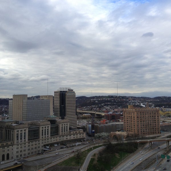 Foto diambil di Pittsburgh Marriott City Center oleh Neel C. pada 4/15/2013