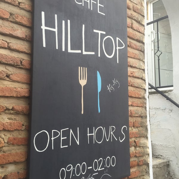 Foto tirada no(a) Cafe Hilltop por VladZadiraka.com em 2/14/2016