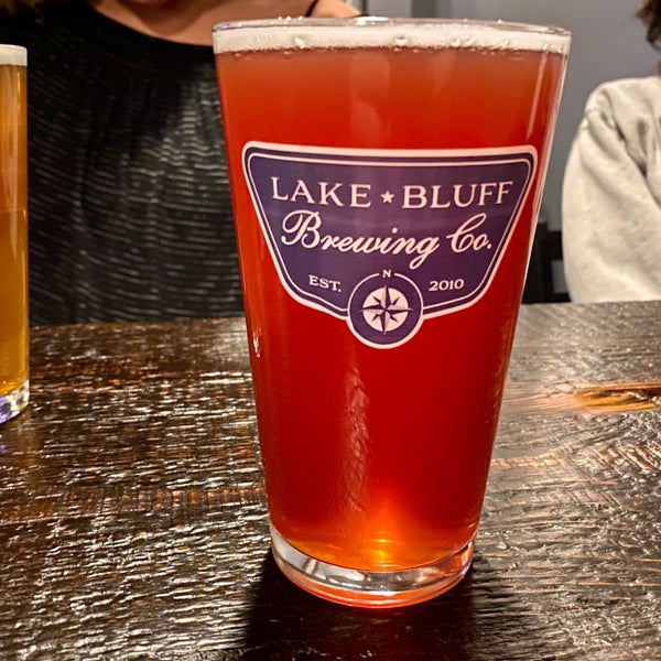 รูปภาพถ่ายที่ Lake Bluff Brewing Company โดย Chris V. เมื่อ 11/5/2019