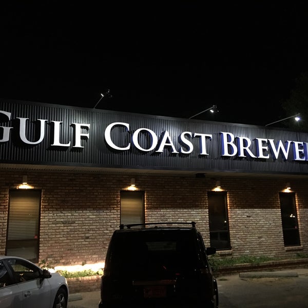 รูปภาพถ่ายที่ Gulf Coast Brewery โดย Chris V. เมื่อ 12/2/2016