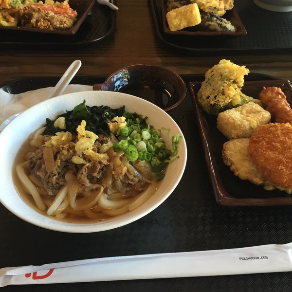 Photo taken at U:Don Fresh Japanese Noodle Station by Kenneth on 7/19/2015