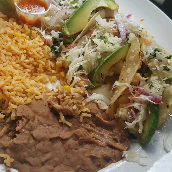 Das Foto wurde bei Acenar Mexican Restaurant von Kelsey M. am 5/12/2017 aufgenommen
