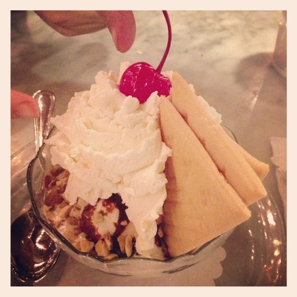 Foto diambil di Swensen&#39;s Grill &amp; Ice Cream oleh *princess_mel . pada 2/10/2013