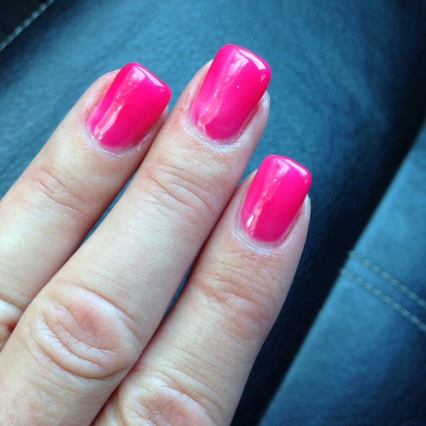 Monas Nails Nail Salon in Bellmore