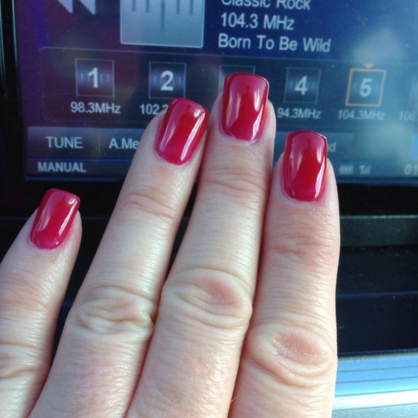 Monas Nails Nail Salon in Bellmore