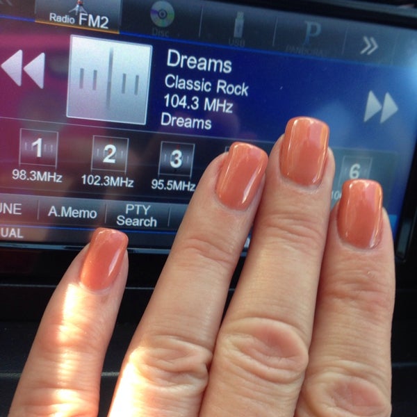 Monas Nails Nail Salon in Bellmore