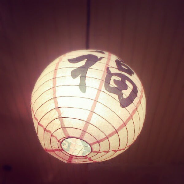 Снимок сделан в Hattori Sushi Bar пользователем Luis B. 12/15/2012