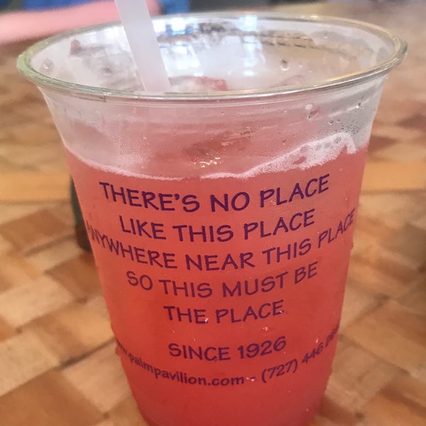 Снимок сделан в Palm Pavilion Beachside Grill &amp; Bar пользователем EW N. 6/25/2019