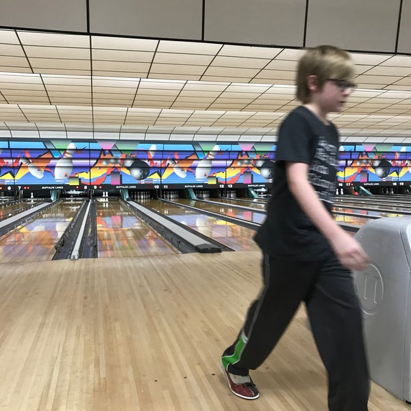 Foto tirada no(a) Buffaloe Lanes South Bowling Center por EW N. em 12/26/2019