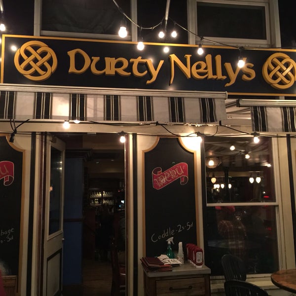 Foto tomada en Durty Nelly&#39;s Authentic Irish Pub  por Amanda B. el 9/17/2016