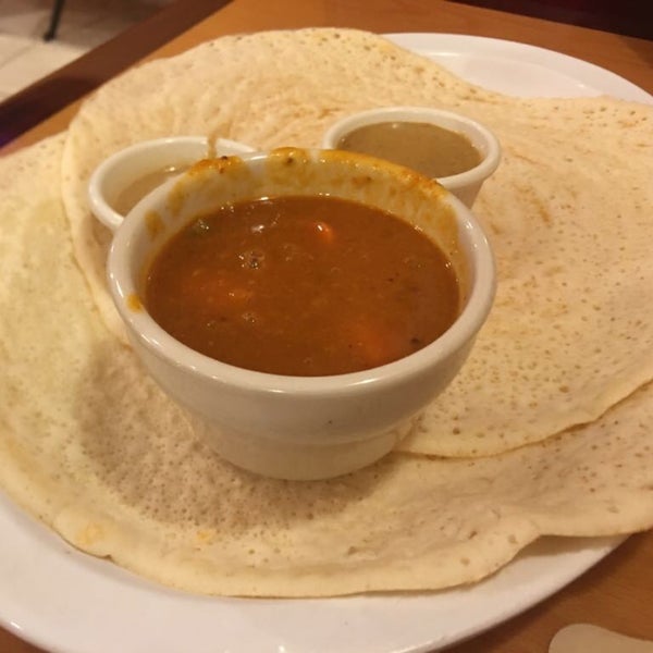 Foto scattata a Godavari Indian Restaurant - Woburn da Toin T. il 2/18/2018
