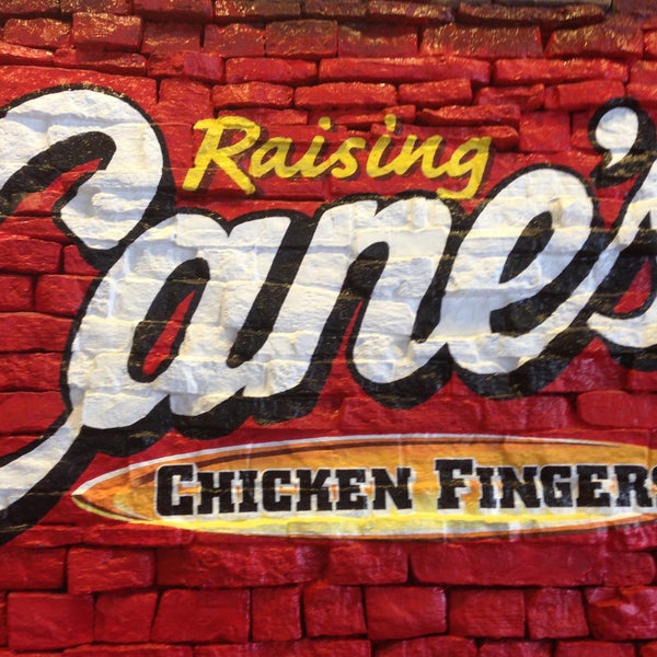 Снимок сделан в Raising Cane&#39;s Chicken Fingers пользователем Sterling D. 5/5/2013