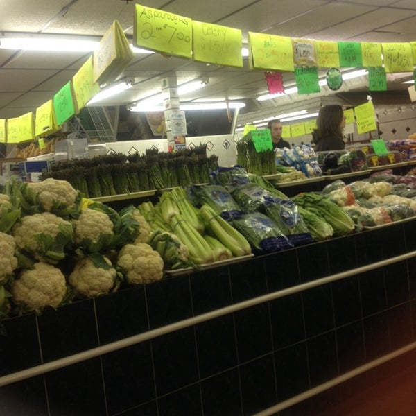 รูปภาพถ่ายที่ Allentown Farmers Market โดย Christine H. เมื่อ 10/19/2013