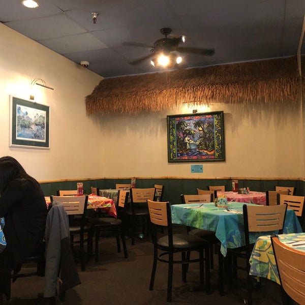 Foto diambil di Freshies Restaurant &amp; Bar oleh Mike S. pada 1/31/2018