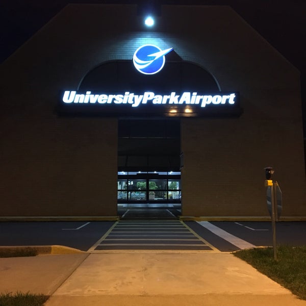 Foto tirada no(a) University Park Airport (SCE) por Melissa H. em 8/24/2016