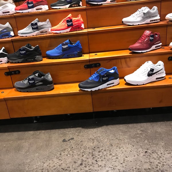 queens center mall sneaker stores