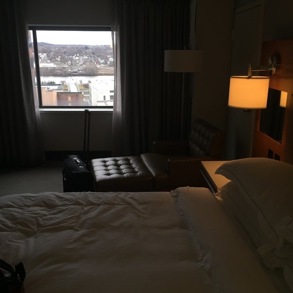 Foto diambil di Hilton oleh NYC H. pada 3/18/2016