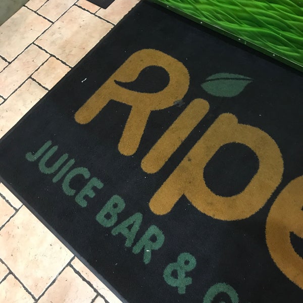 Photo taken at Ripe Juice Bar &amp; Grill by NYC H. on 11/15/2017
