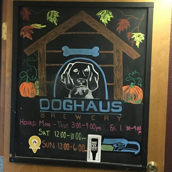 Foto scattata a Doghaus Brewery da Matt R. il 11/20/2017
