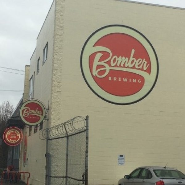 3/1/2016 tarihinde Matt R.ziyaretçi tarafından Bomber Brewing'de çekilen fotoğraf