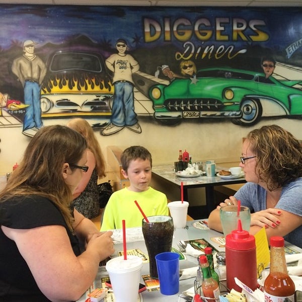 Foto diambil di Digger&#39;s Diner Concord oleh Ed H. pada 7/21/2014