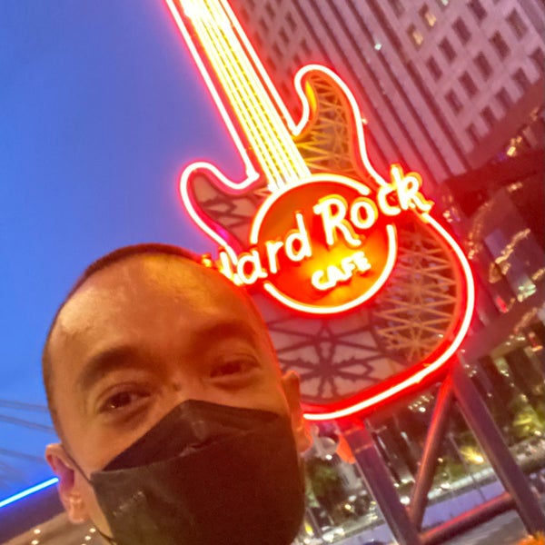 Foto tirada no(a) Hard Rock Cafe Jakarta por Pitra Dwi Y. em 1/22/2022