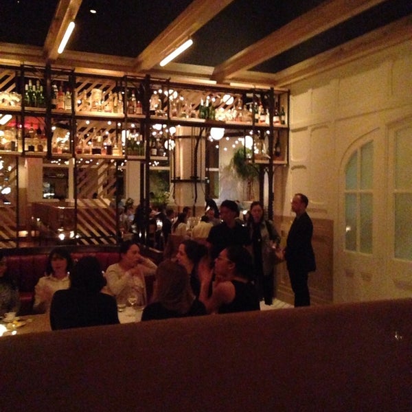 Foto diambil di General Assembly Restaurant &amp; Bar oleh alex p. pada 5/20/2014